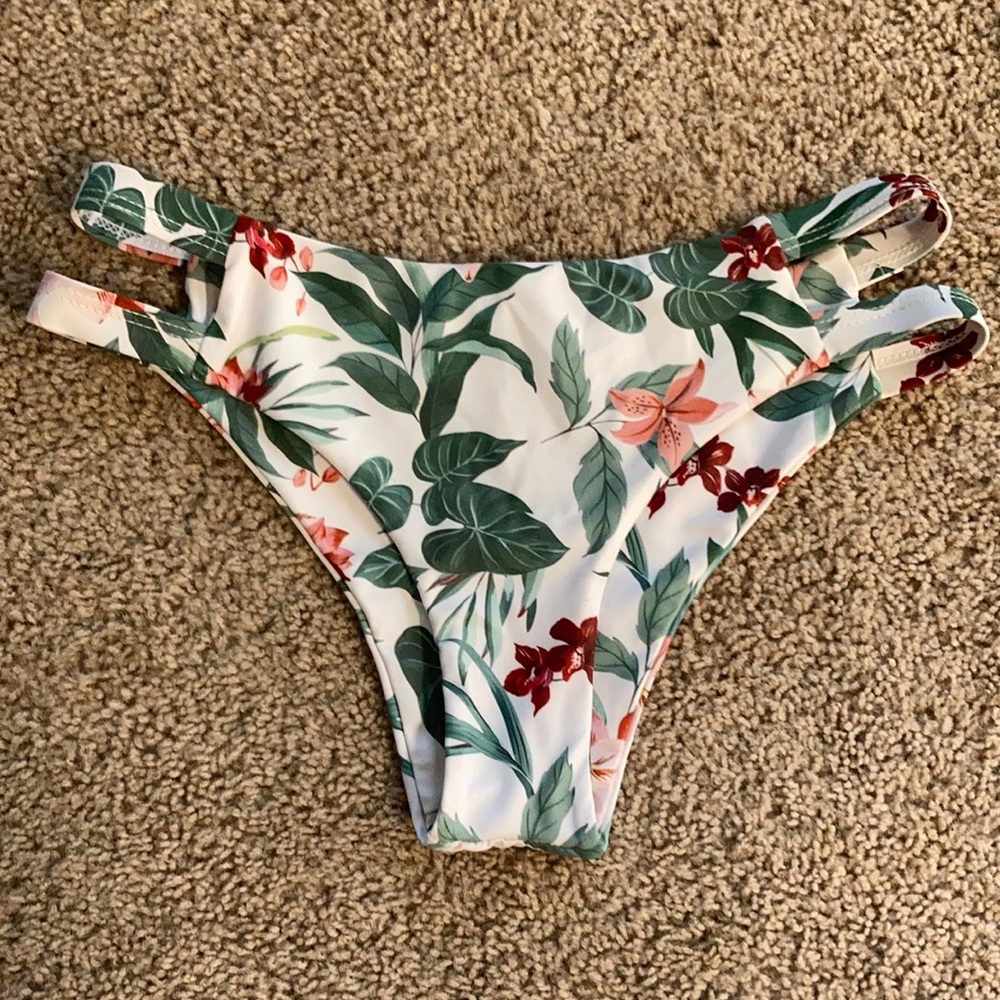 🥝2/$10🥝 Bikini bottoms